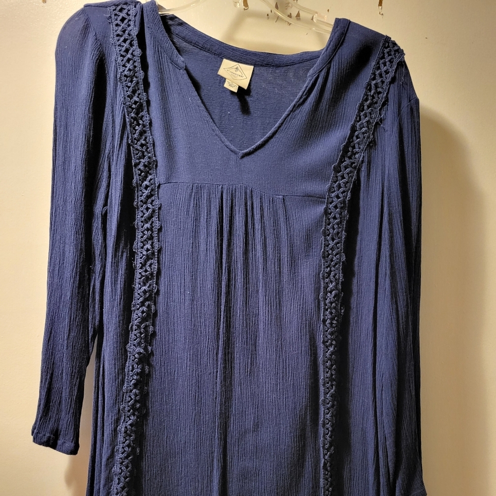 St. John's Bay, Size M, navy blue, hi-lo shirt